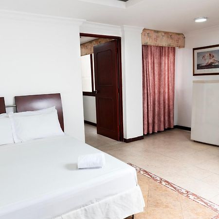 Hotel Plaza Las Americas Кали Экстерьер фото