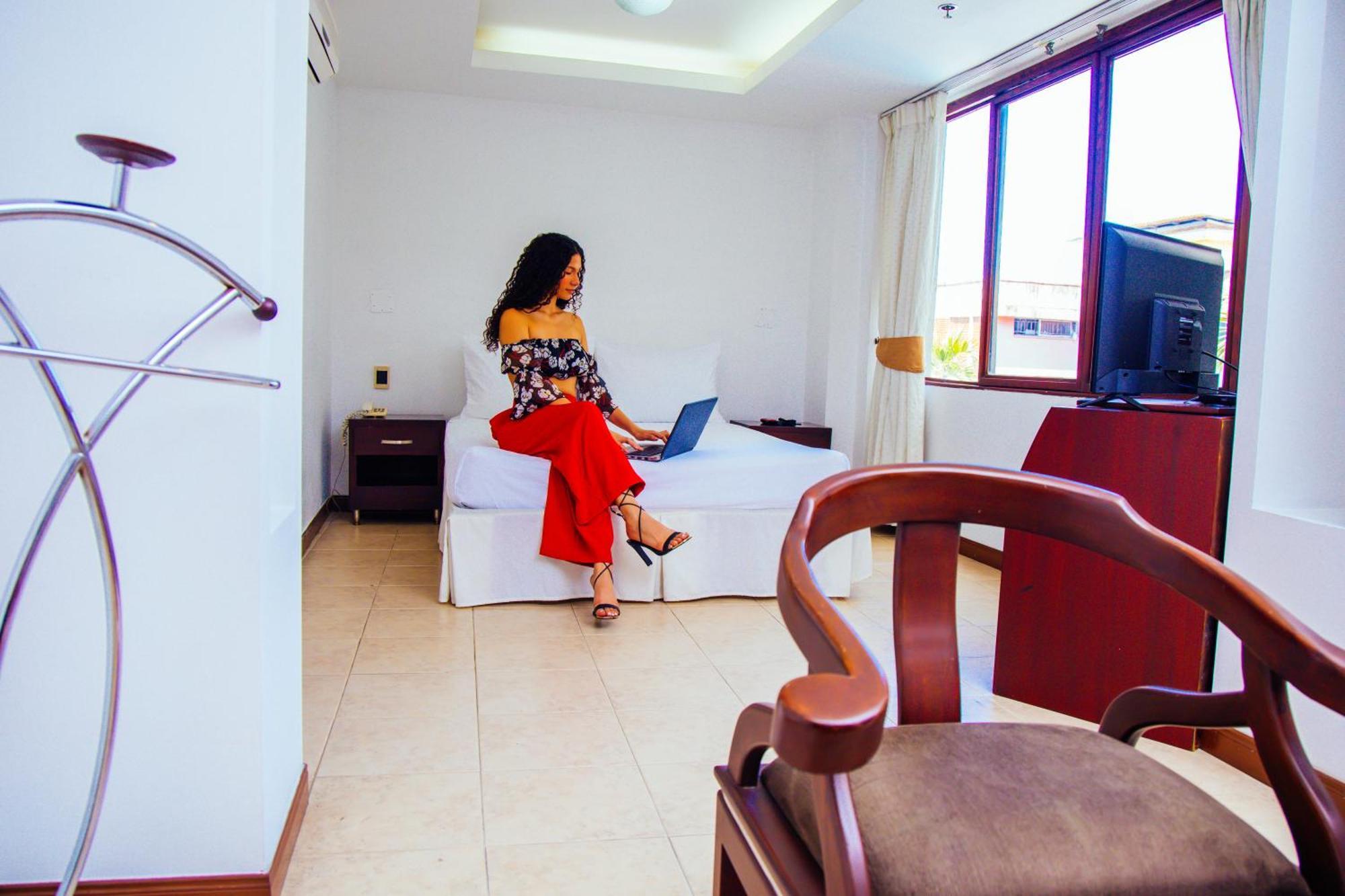 Hotel Plaza Las Americas Кали Экстерьер фото