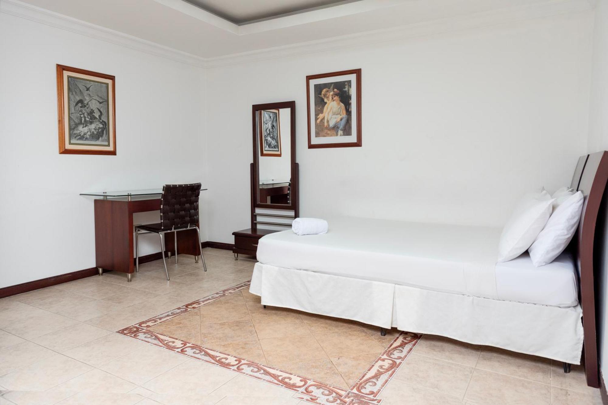 Hotel Plaza Las Americas Кали Экстерьер фото